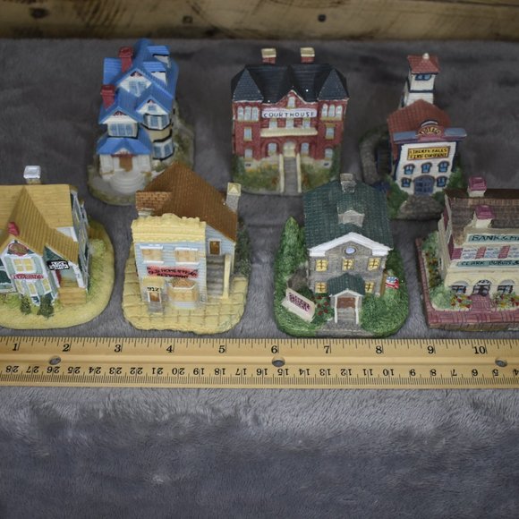 Vintage International Resourcing Services Inc. Miniature City Set - Picture 16 of 16